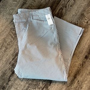 Women’s Old Navy Capris-Size 10 NWT
